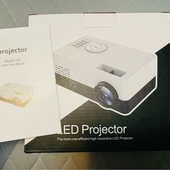 Portable Mini Movie Projector - Picture 1 of 6